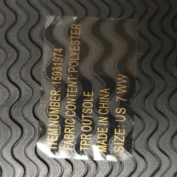 ❤️NWT VINTAGE TORRID CHRISTMAS SLIPPER - SKULL SANTA HAT HOLIDAY FAUX FUR - 7 WW - Picture 9 of 10